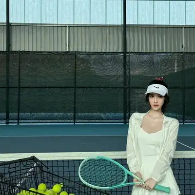 侯彤